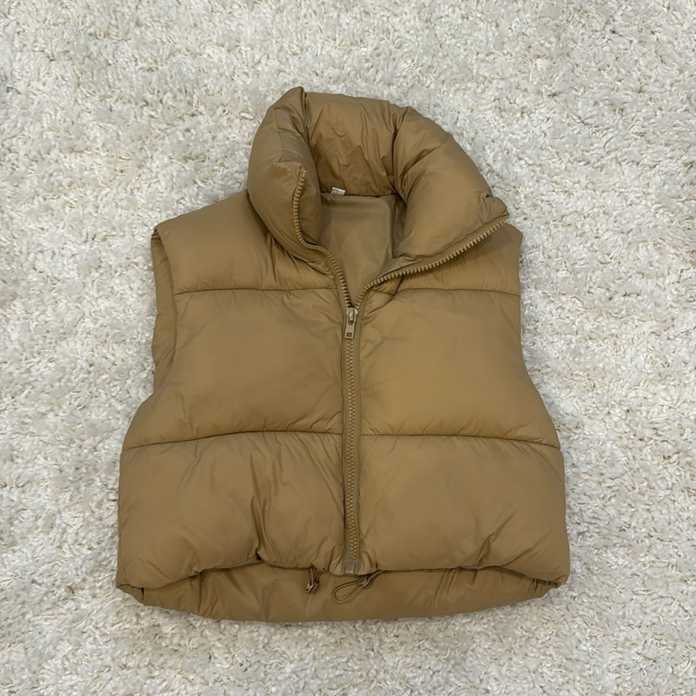 Cropped puffer vest